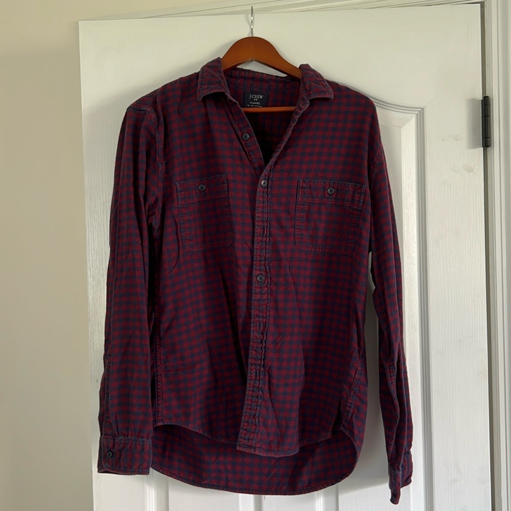 J crew men’s flannel size large maroon and navy.